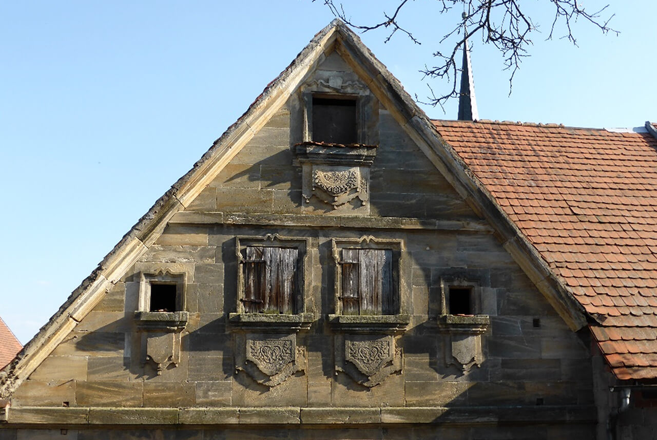 Fensterschürzen – Mistelbach, Hofer Straße 6